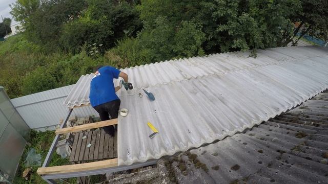 Домик за 100 000 руб // Крышуем навес шифером // Красный Рог смотреть онлайн