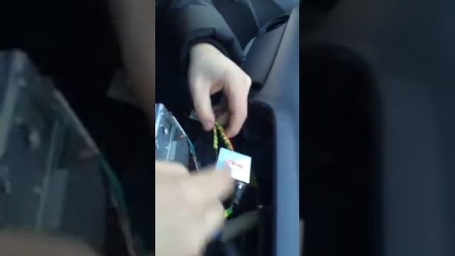 Подключение адаптера на антену штатной магнитолы Honda Insight смотреть онлайн