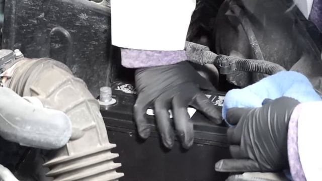 Honda CRV (2002-2019) - New Battery Install смотреть онлайн