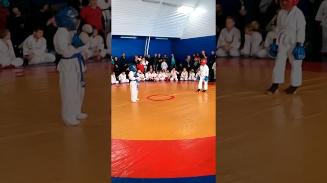 Первенство Саратовской области по всестилевому карате.Полный контакт.Сергушев выигрывает. смотреть онлайн