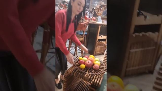 Интересная этническая ваза для фруктов (тарелка, фруктовница) из пальмовых реек смотреть онлайн