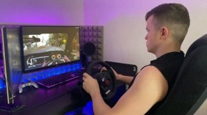 Лучший бюджетный игровой руль - Logitech Driving Force GT