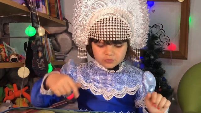 Снегурочка Луна делает супер открытку, деду Морозу на Новый год LunaTop TV смотреть онлайн