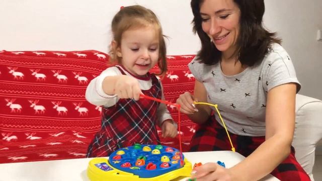 Играем в новую игру рыбалка. Видео для детей. Детская музыка