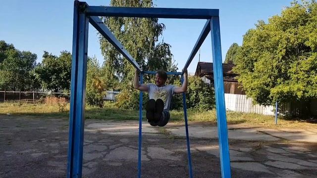 Подтягивания уголком на футбольных воротах смотреть онлайн