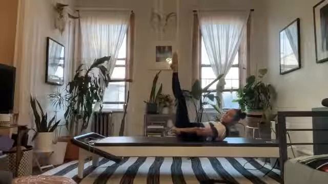 Pilates Hotties - 18 Jan 2022 смотреть онлайн