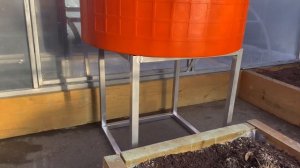 Подставка для бочки в теплицу