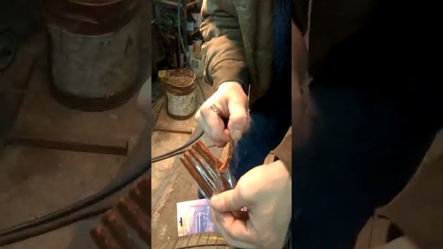 Быстрый ремонт прокола шины шнурком смотреть онлайн
