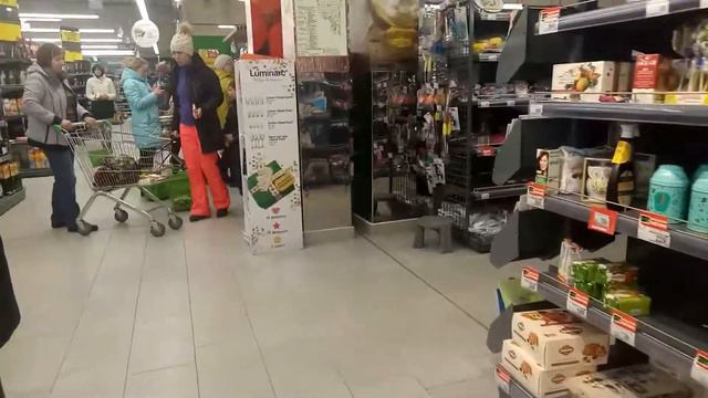 В "Перекрестке" акция и ажиотаж смотреть онлайн