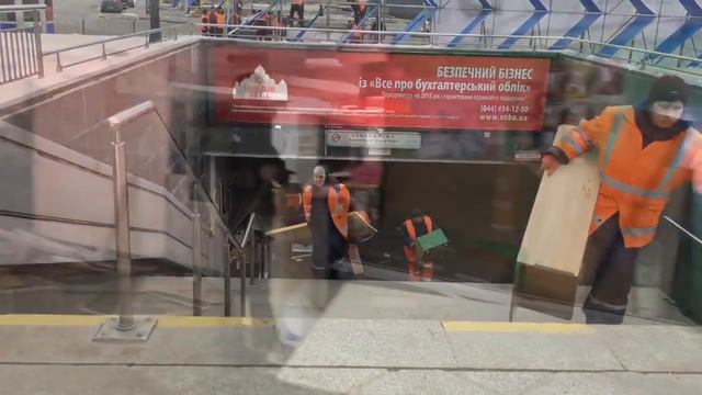 Как в переходе на Майдане МАФы демонтируют смотреть онлайн