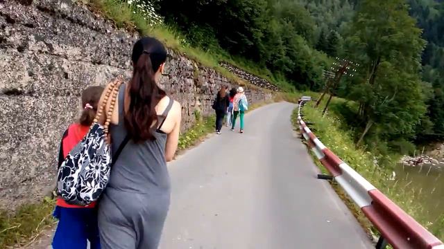 Амазонка в пути на Водопад Гук смотреть онлайн