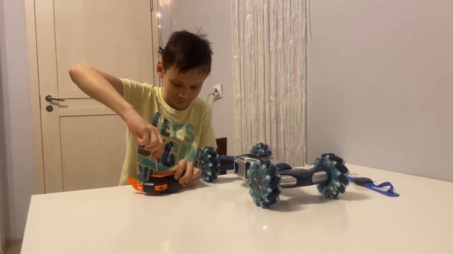 Супер радиоуправляемая игрушка Tornado 4x4!!! смотреть онлайн