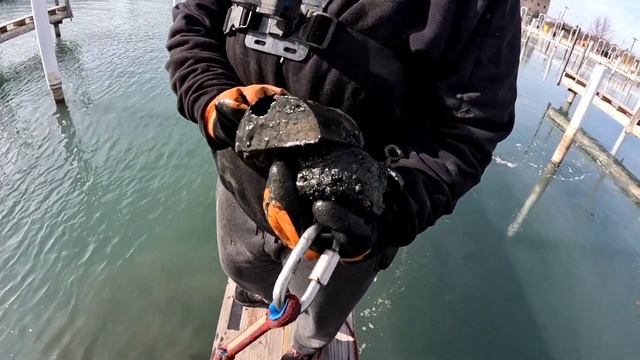 Uncovering Hidden Treasures in Michigan's Waters: A Magnet Fishing Adventure! смотреть онлайн