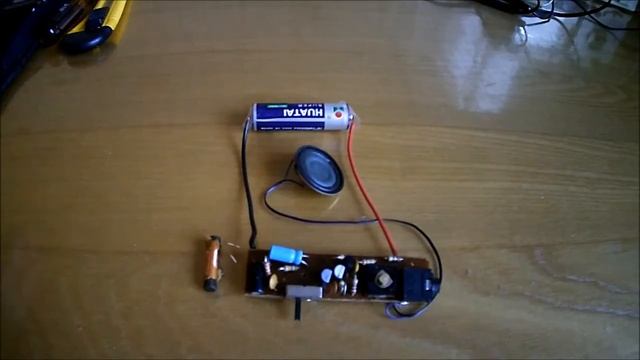 МИНИАТЮРНОЕ РАДИО РАЗМЕРОМ С БАТАРЕЙКУ смотреть онлайн