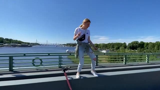 Прогулка по городу на электросамокате смотреть онлайн