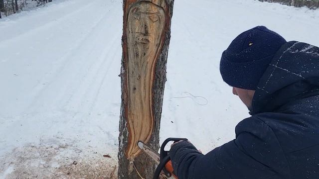 На дороге с бензопилой и бревном смотреть онлайн