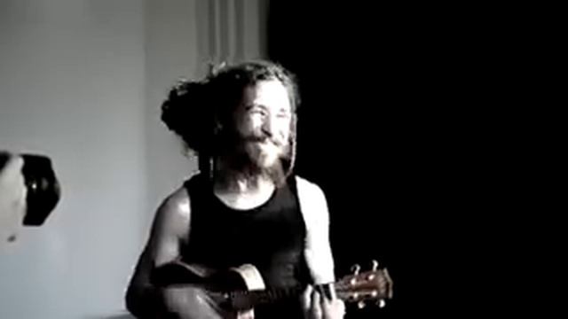 Rocky Leon Черный плащ на укулеле смотреть онлайн