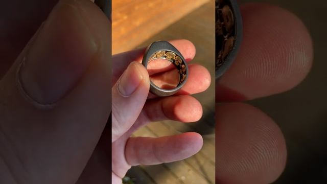 Мой байкерской перстень с синим сапфиром и черепами. смотреть онлайн