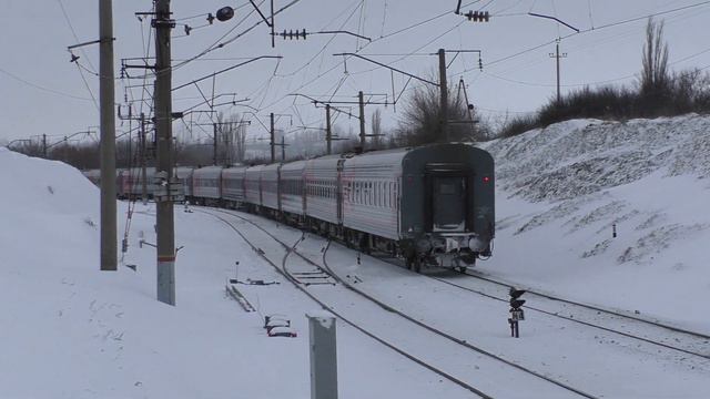 Предновогодние поезда: голубой ЭП1М, 2ТЭ25КМ, перегонка ВЛ80С. смотреть онлайн