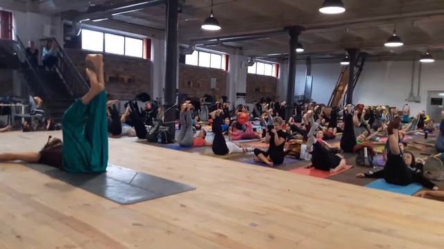 Харьковские йоги собрались на масштабный мастер-класс смотреть онлайн