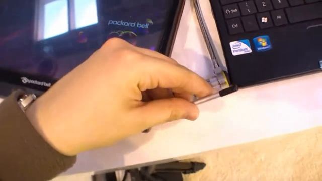 Packard Bell Butterfly Touch (1820PT) German Hands On At Cebit 2010