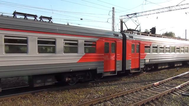 Электропоезд ЭД4М-0140 отправляется со станции Бужаниново. смотреть онлайн