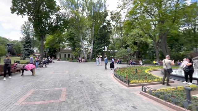 Одесса 22 мая 2022. Дерибасовская и Горсад оживают. смотреть онлайн