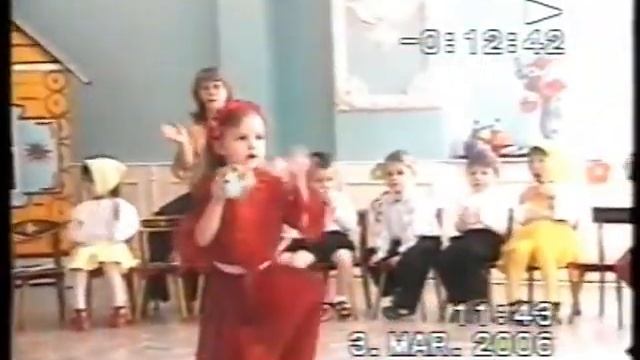 2 младшая танцует цыганочку! смотреть онлайн