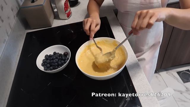 How to make blueberry muffin simple and easy by kaye Torres смотреть онлайн