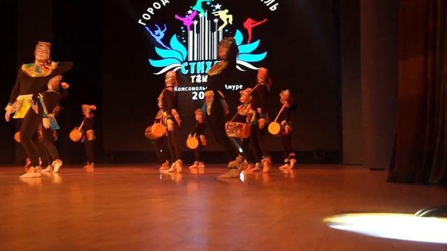 Хореографическая студия "Искра", фрагмент танца "Африка" смотреть онлайн