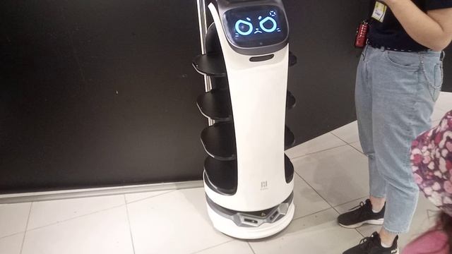 робот-официант.3gp смотреть онлайн
