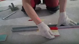 Как правильно работать с лазерным уровнем при монтаже гипсокартона или натяжного потолка