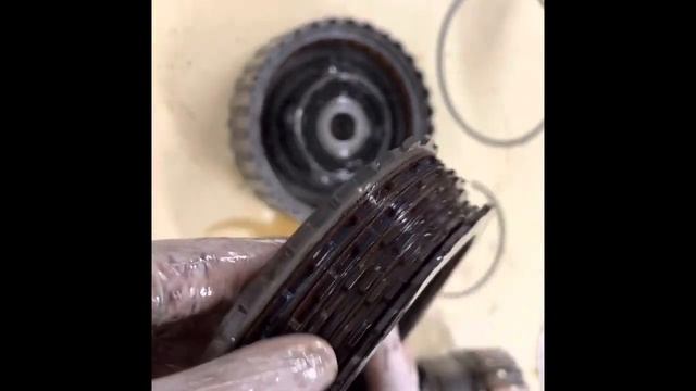 What does the Inside of a 1000Nm V12 Diesel transmission look like? 6HP32 teardown смотреть онлайн