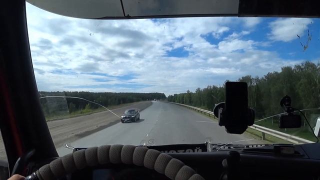VOLVO FH попал на колесо/Меняю внутреннее колесо/ Утреннее веселье после кофе/ смотреть онлайн
