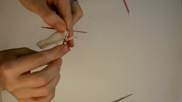 Укороченные поворотные ряды. Провязывания обвития с петлёй при круговом вязании. Часть 5 смотреть онлайн