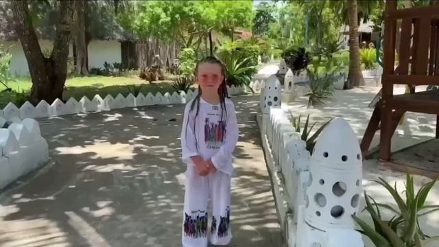 АЛФАВИТ. ДЛЯ ДЕТЕЙ. УЧИМ ВМЕСТЕ С ВИОЛЕТТОЙ. ВИ-ВИ. Виолетта учит алфавит в АФРИКЕ. смотреть онлайн