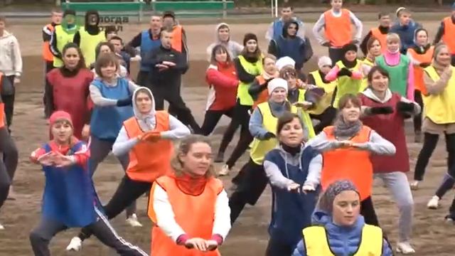 Зарядка с Дедом Морозом прошла на стадионе «Политехник» смотреть онлайн