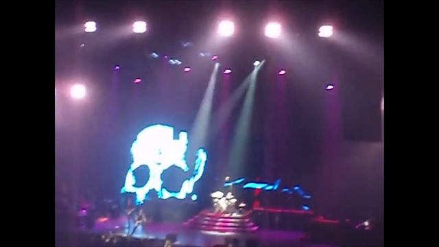 Billie Joe Armstrong stopping fights & saving fans Compilation смотреть онлайн