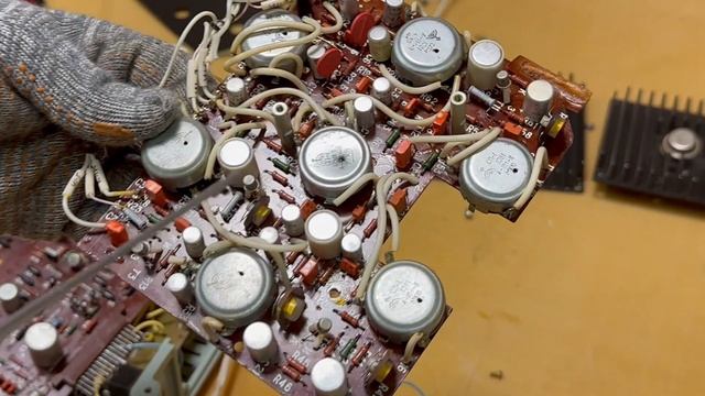 В разборе Усилитель ЭСКО-100. Смотрим, что внутри смотреть онлайн