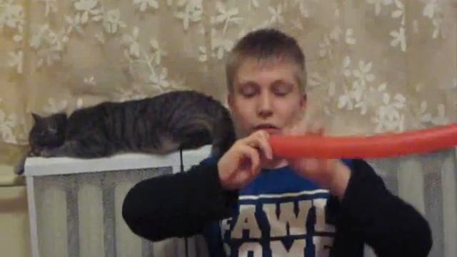 Как сделать фигурки из надувных шаров+маленький обзор от сестры смотреть онлайн