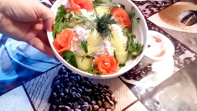 салат Столичный, с курицей и маринованными огурчиками смотреть онлайн