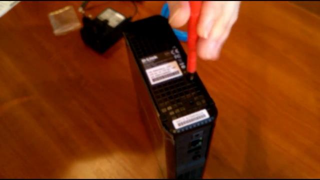 Заряжаем сервер DNS 315 винчестером HDD sata смотреть онлайн