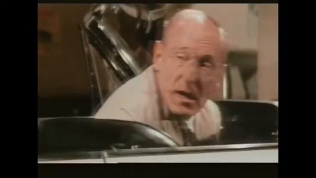 - Здесь кто-то есть? - Нет, никого нет. - А, значит, послышалось («Разиня», 1965) смотреть онлайн