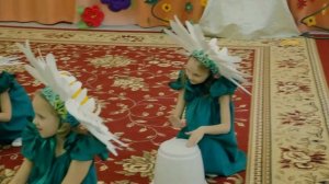 Сценка на утреннике. Танец ромашек