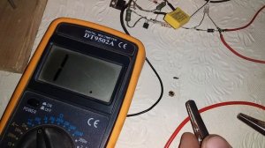 Схема  защиты ЗУ от короткого замыкания и переполюсовки на полевом транзисторе