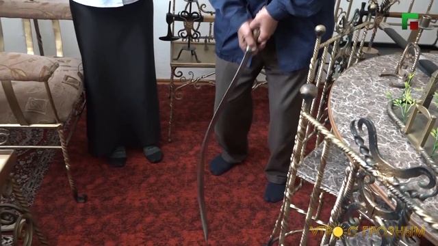 ЧЕЛОВЕК, КОТОРЫЙ УКРОТИЛ ЖЕЛЕЗО И СДЕЛАЛ ИЗ НЕГО ШЕДЕВР смотреть онлайн