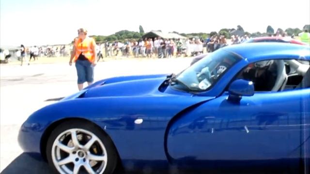 TVR Tuscan S vs Nissan Skyline R33 - Burnout + LOUD смотреть онлайн