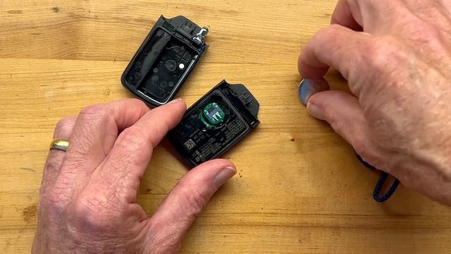 How to change battery in Honda Remote (key fob, keyless entry). смотреть онлайн