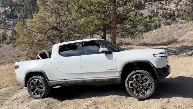 Rivian R1T Vs R1S - Out Of Spec Hill Climb Challenge