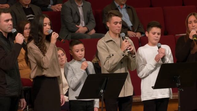 "Не в тумане, не в тумане" - Гуртовий спів Сім'я Фріюк, Церква Дорога до Бога смотреть онлайн